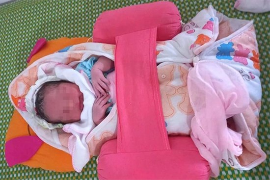 Nghe tin bé trai bị bỏ rơi, hơn 20 cặp vợ chồng hiếm muộn từ khắp nơi đến xin nhận nuôi