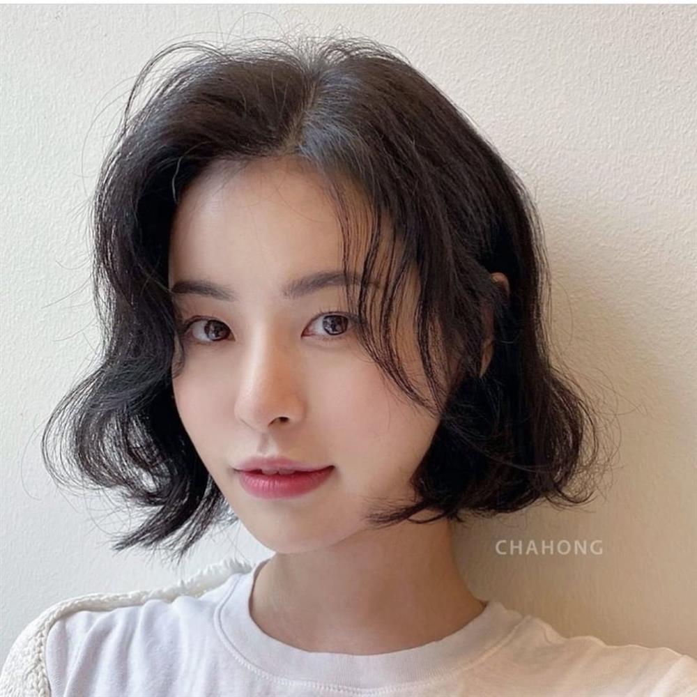 4 kiểu tóc ngắn siêu sang cho nàng U30, cắt xong mặt nhỏ đi tóc dày hơn thì tội gì không triển luôn!-1