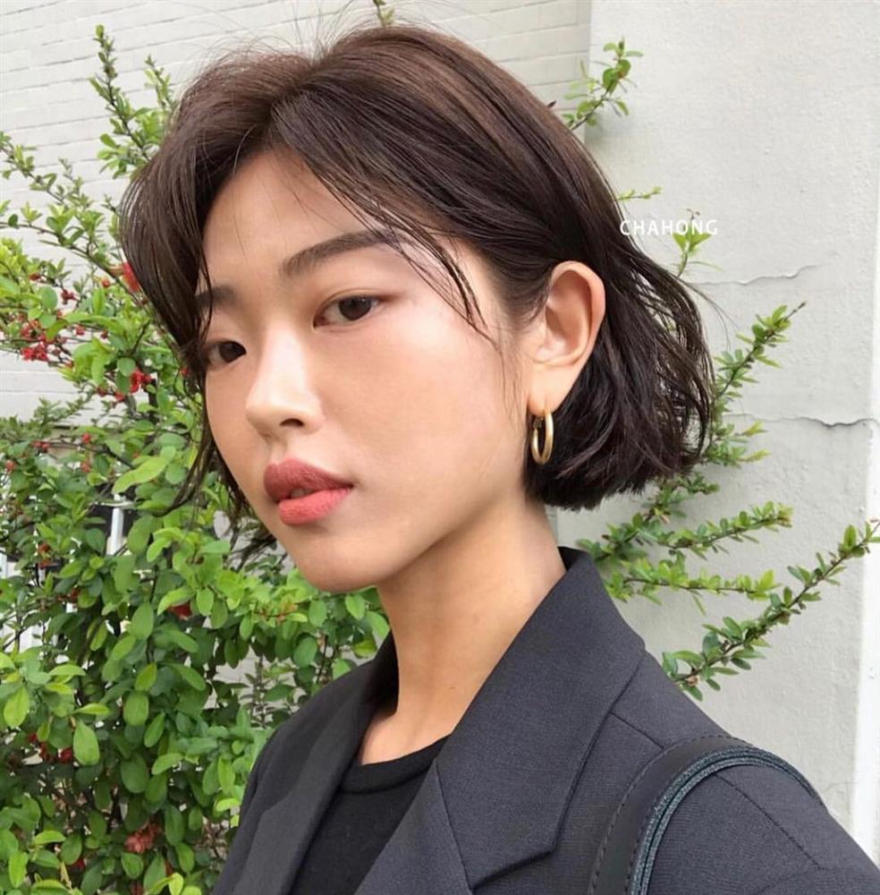 4 kiểu tóc ngắn siêu sang cho nàng U30, cắt xong mặt nhỏ đi tóc dày hơn thì tội gì không triển luôn!-2