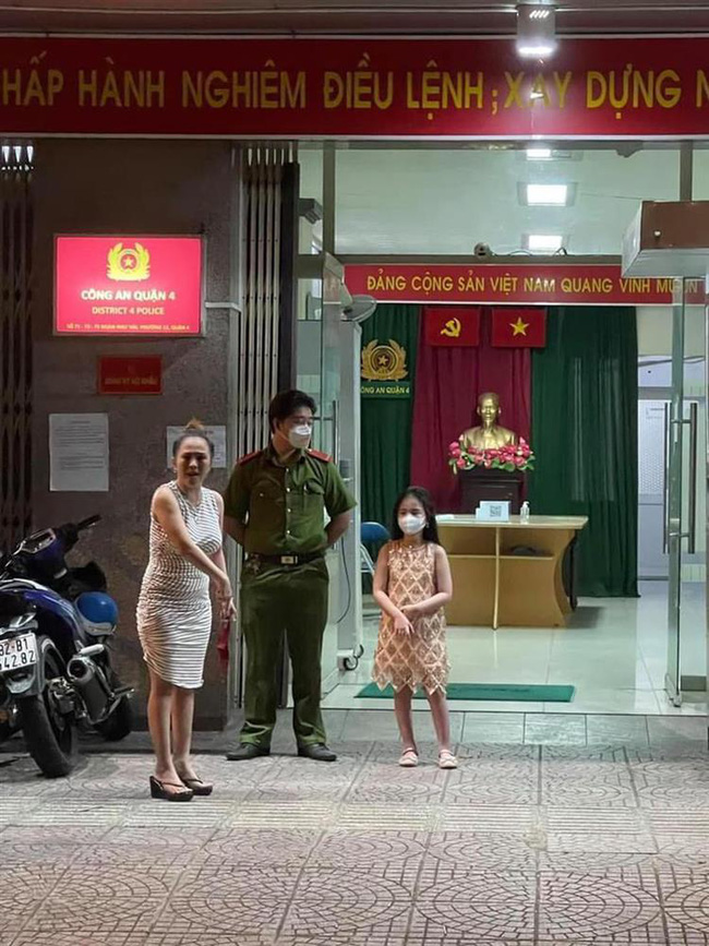 Lại thấy chị đại quận 4 không đeo khẩu trang đứng chống nạnh trước trụ sở công an-2