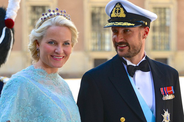 Hơn cả cổ tích: Mối tình vượt mọi định kiến của Thái tử Na Uy với mẹ đơn thân làm bồi bàn, quyết xin bỏ ngai vàng nếu không được bên nhau-5