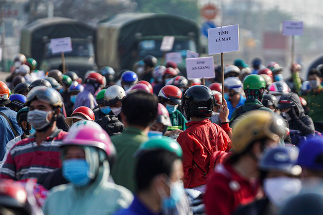 Nghĩa tình mùa dịch giữa hành trình hồi hương: Bạc Liêu 2 chai, Cà Mau 3 chai, thương lắm miền Tây ơi!-1