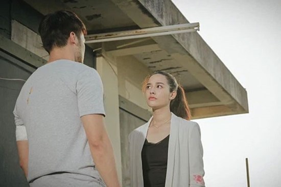 Đến thăm chị dâu, thấy đàn ông lạ mở cửa, tôi run rẩy gọi cho anh trai để rồi ra về trong ấm ức