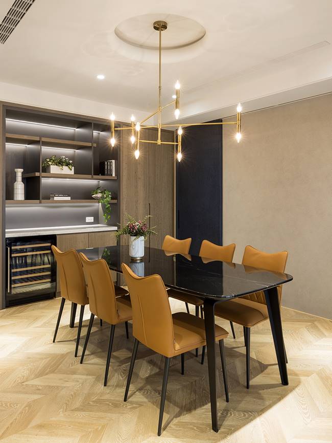 Dinh thự trang nhã của quý ông lịch lãm, mềm mại cổ điển nhưng vẫn rất gọn gàng, hiện đại-10