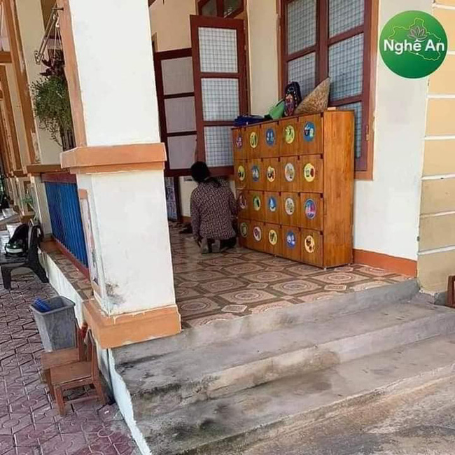 Dân tình hốt hoảng khi hàng loạt người lớn lăn lê bò toài giữa sàn nhà, biết được lý do mới thở phào: Tôi cũng từng như thế!-3