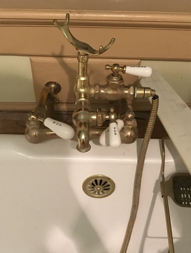 8 phòng tắm nhìn tức muốn mù con mắt, tò mò nghe review của người dùng ghê!-3