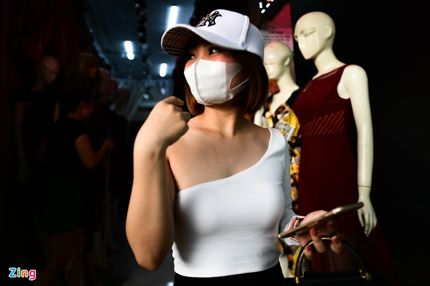 Chợ chân dài manequin vắng khách sau khi Hà Nội nới lỏng giãn cách-4