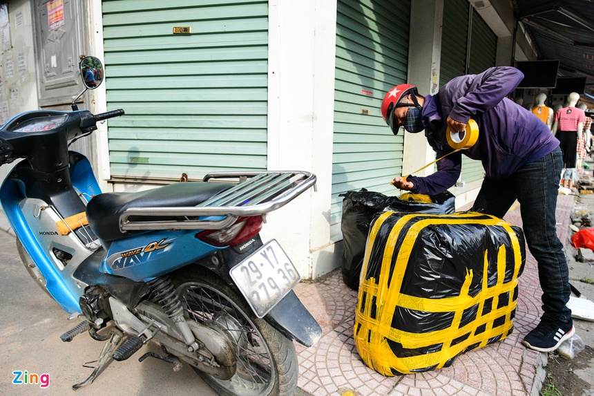 Chợ chân dài manequin vắng khách sau khi Hà Nội nới lỏng giãn cách-12