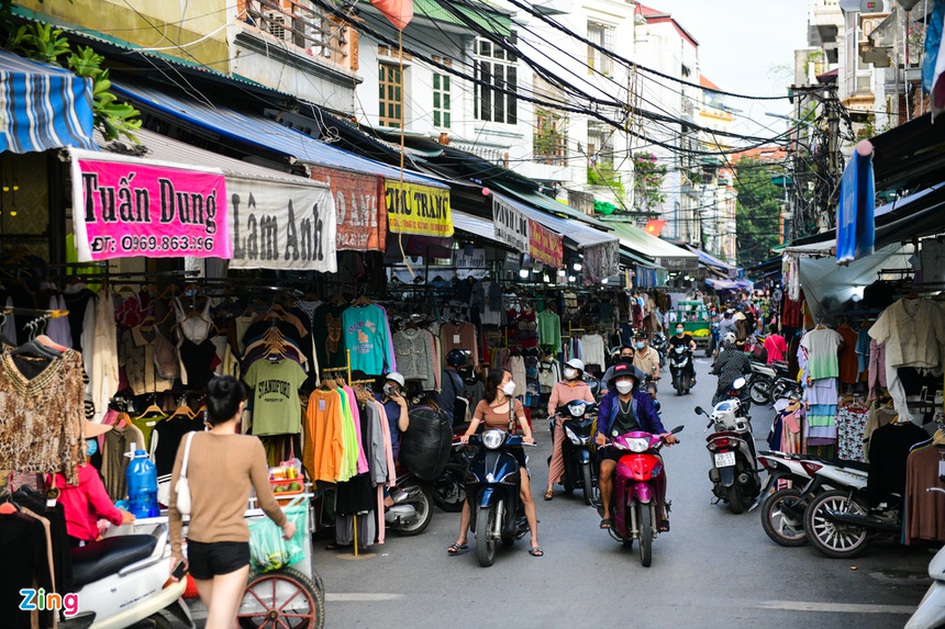 Chợ chân dài manequin vắng khách sau khi Hà Nội nới lỏng giãn cách-8