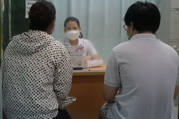 Ông bố Hà Nội đập nát iPhone, cho con dừng học online-2