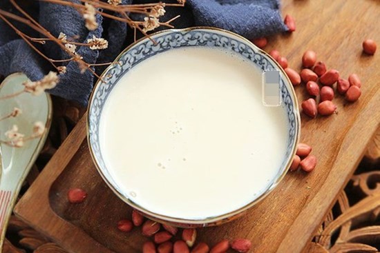Thời tiết se lạnh, hãy làm ngay ly sữa đậu phộng bổ dưỡng, dù muốn tăng cân hay giảm cân đều thành công