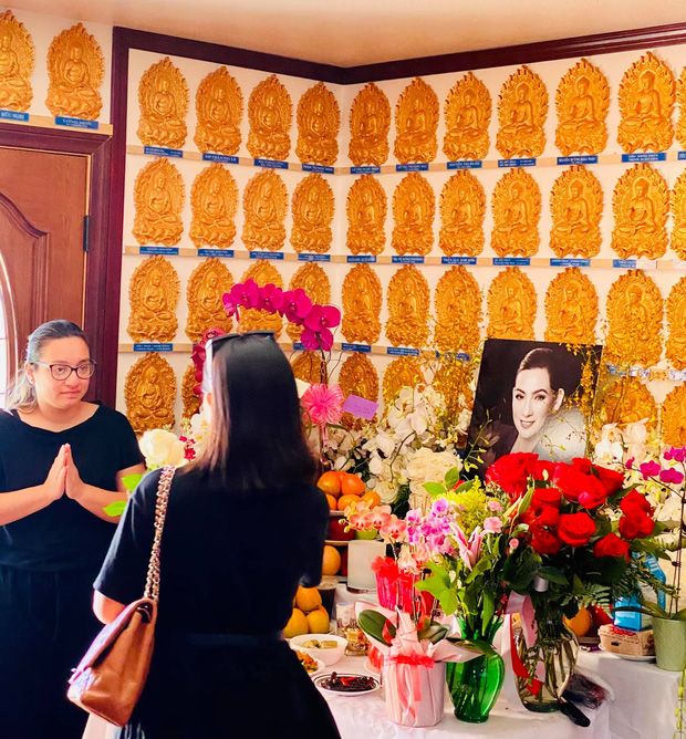 Con gái Phi Nhung lộ diện xanh xao, đôi mắt sưng húp vẫn cố túc trực lo chu toàn tang lễ cho mẹ tại Mỹ-2