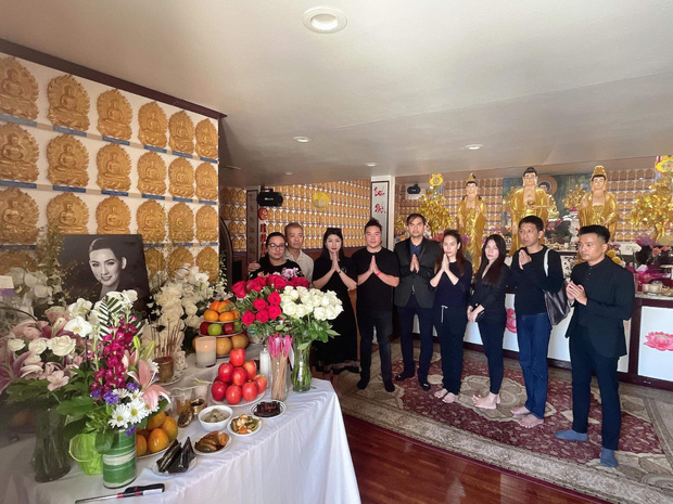 Con gái Phi Nhung lộ diện xanh xao, đôi mắt sưng húp vẫn cố túc trực lo chu toàn tang lễ cho mẹ tại Mỹ-5