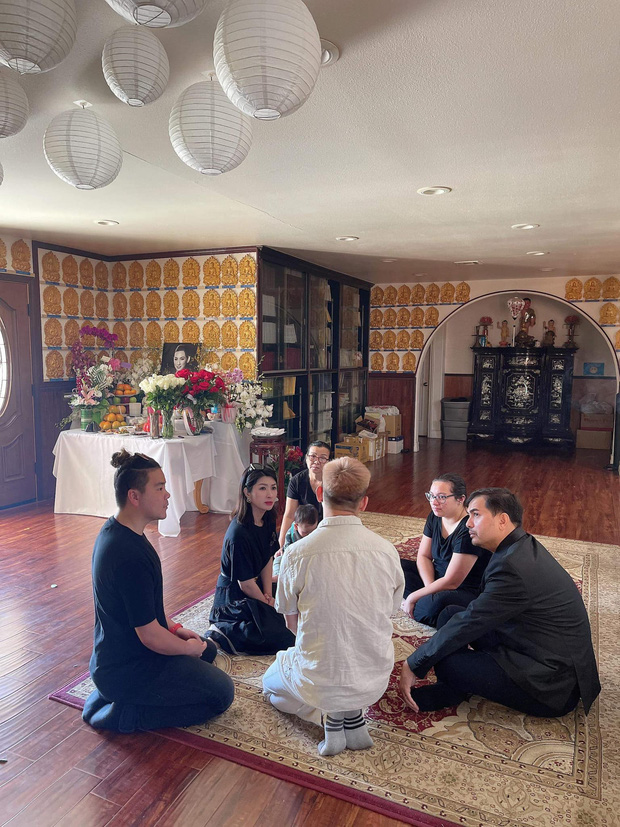 Con gái Phi Nhung lộ diện xanh xao, đôi mắt sưng húp vẫn cố túc trực lo chu toàn tang lễ cho mẹ tại Mỹ-7