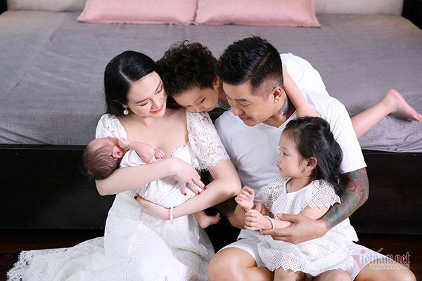 Sinh nhật tuổi 43, cuộc sống của Tuấn Hưng giờ ra sao bên vợ hotgirl kém 12 tuổi?-4