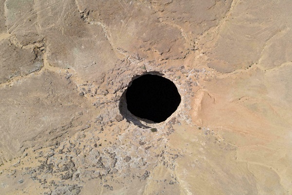 Giếng địa ngục được coi là nơi giam quỷ dữ ở Yemen-2