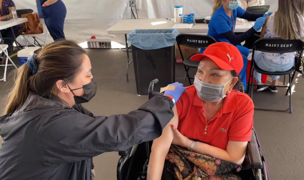 Một nữ nghệ sĩ Việt tiết lộ đã tiêm tới 4 mũi vaccine vì... không nhớ-2