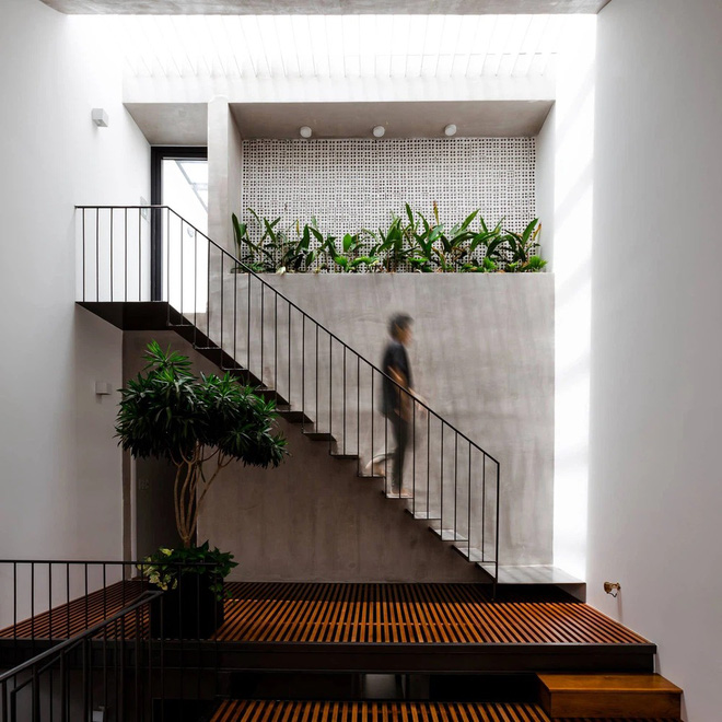 6 ngôi nhà Việt nhìn ngoài cứ ngỡ không có gì, bước vào mới bất ngờ với không gian và kiến trúc đỉnh cao-12