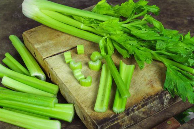 Tống Mỹ Linh mắc bệnh ung thư ở tuổi 40, nhưng sống thọ đến 106 tuổi: Bí quyết của bà chính là 2 món rau bán rất rẻ ở chợ Việt-2