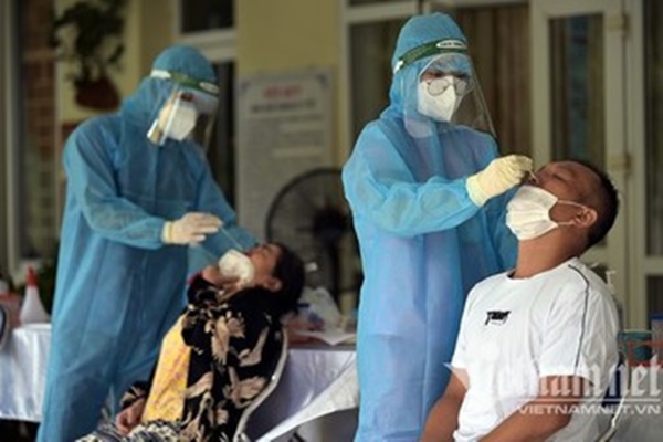 Nghệ sĩ Hồng Nga tiêm 4 mũi vắc xin Covid-19, chuyên gia đưa ra lời cảnh báo-2