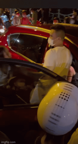 Đánh ghen náo loạn Hồ Tây: Màn phản đòn cực gấu” của cô vợ trong khi giằng co, gào to danh tính tiểu tam,&nbsp;tuyên bố sống chết ngay hôm nay-1