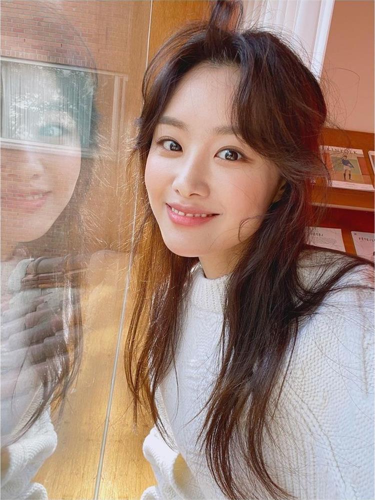 Tuyệt chiêu duy trì làn da trắng sáng của Song Hye Kyo, Suzy-5