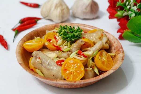 Chân gà ngâm sả ớt chua cay, giòn giòn ai cũng mê, biết thêm công thức pha nước chấm này càng thêm hấp dẫn-3