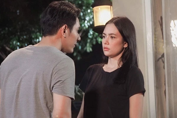 Đêm tân hôn mẹ chồng đập cửa đòi vàng cưới, tôi bình thản đưa ra 1 tờ giấy khiến bà chết lặng-2