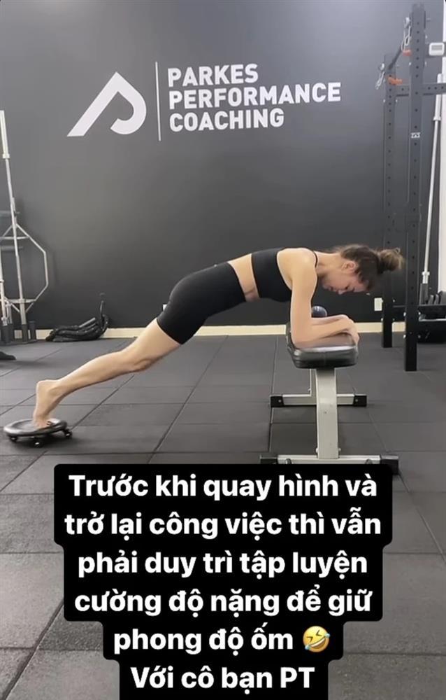 Vừa chuẩn bị come back, Hà Hồ khoe thân hình căng đét trong phòng tập-1