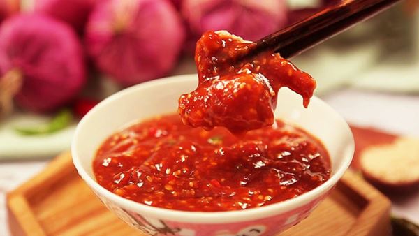 Dùng nước chấm kiểu này vô cùng mất vệ sinh, nguy cơ cao mắc bệnh truyền nhiễm, đáng tiếc nhiều gia đình hiện nay vẫn chuộng-2