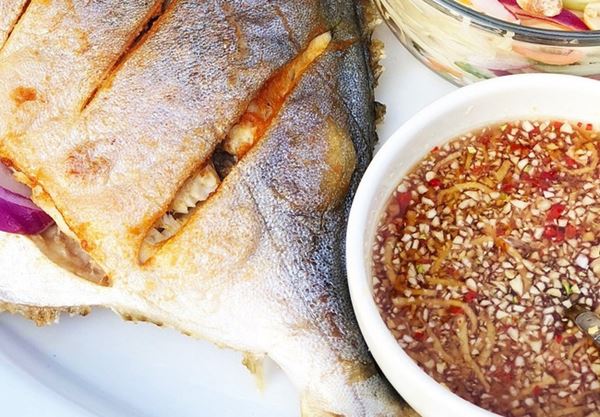 Dùng nước chấm kiểu này vô cùng mất vệ sinh, nguy cơ cao mắc bệnh truyền nhiễm, đáng tiếc nhiều gia đình hiện nay vẫn chuộng-3