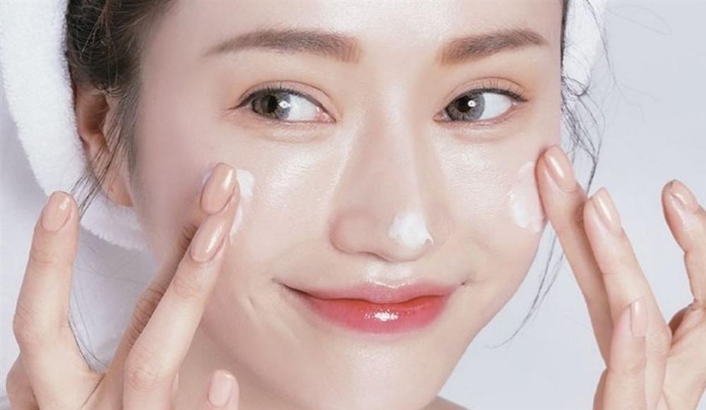 4 sản phẩm skincare tưởng tốt nhưng lại khiến da bị khô, cần tránh tiệt vào mùa lạnh-1