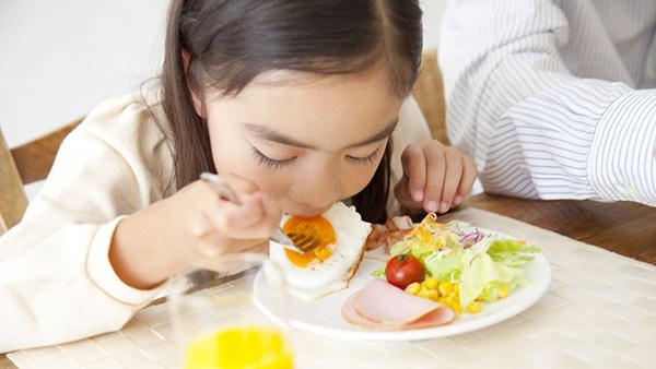 3 kiểu bữa sáng cực kỳ dễ gây ung thư cho trẻ nhỏ, hơn nữa còn gây đau dạ dày và làm tổn thương nhiều cơ quan-1