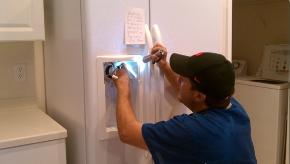 Tại sao tủ lạnh chỉ có đèn ở ngăn mát mà không có đèn ở ngăn đá? Nếu đèn tủ lạnh không sáng thì phải làm sao?-2