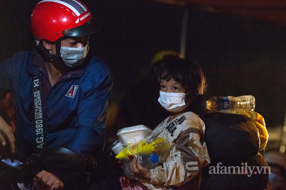 Hành trình chạy dịch của những bà mẹ: Có đẻ rơi cũng phải đưa con về nhà-6