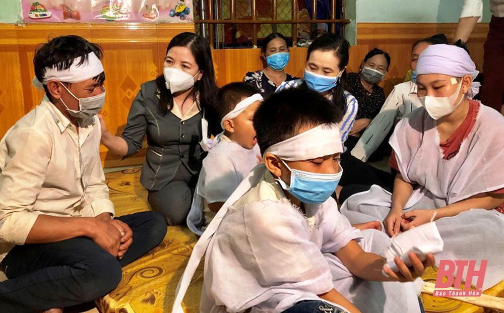 Hai mẹ con tử vong trên đường đi xe máy về quê, gia đình nghèo gom góp vay mượn để có khoảng 80 triệu vào Quảng Nam lo hậu sự-1