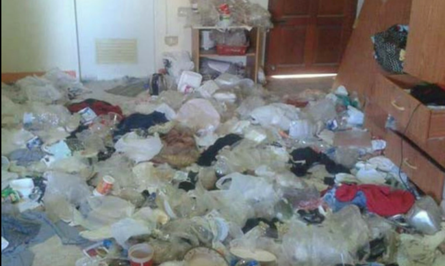 Chủ trọ đến kiểm tra phòng của khách sau khi chơi trò mất tích, mình tốt bụng giảm hẳn 1 triệu mỗi tháng mà nỡ lòng nào để lại một thứ kinh hoàng làm quà tri ân-1