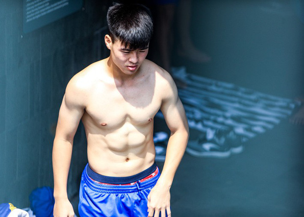 Văn Thanh, Tiến Linh cùng dàn tuyển thủ Việt khoe body 6 múi siêu phẩm, làm nóng trước trận đấu gặp Trung Quốc?-6