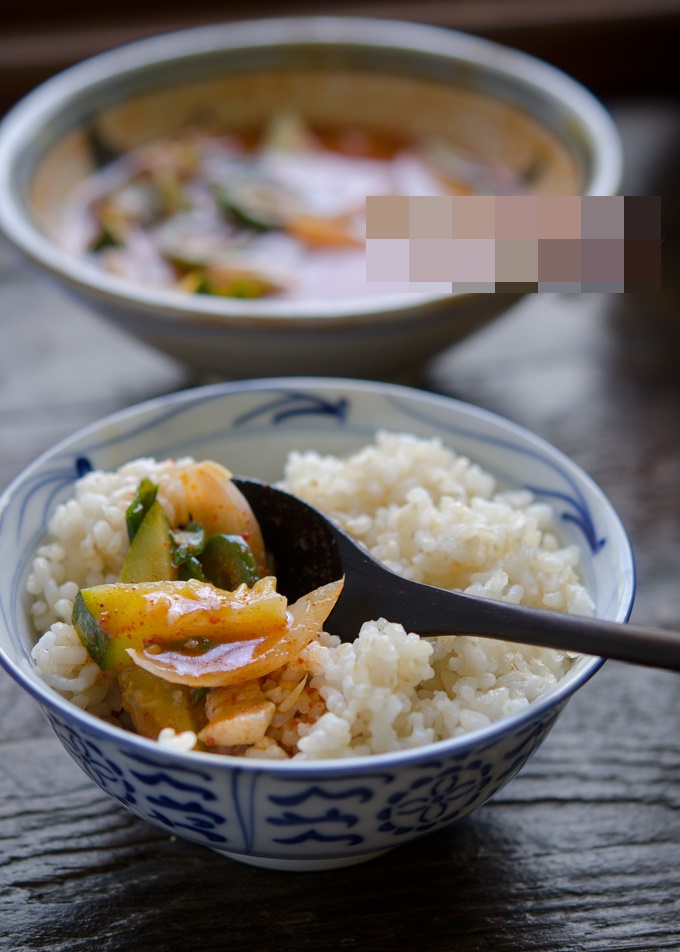 Công thức làm món thịt lợn hầm&nbsp;bí ngòi&nbsp;lạ miệng, đậm vị xứ sở kim chi-2