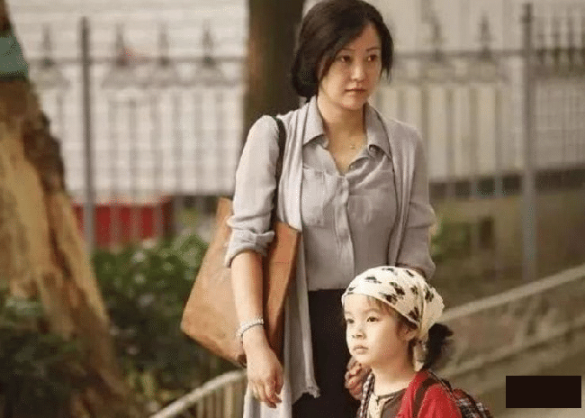 Giữa mẹ ăn mặc xuề xòa và mẹ biết tươm tất chưng diện, người mẹ nào có con tự tin hơn, câu trả lời sẽ khiến chúng ta phải soi gương nhìn nhận lại mình-3