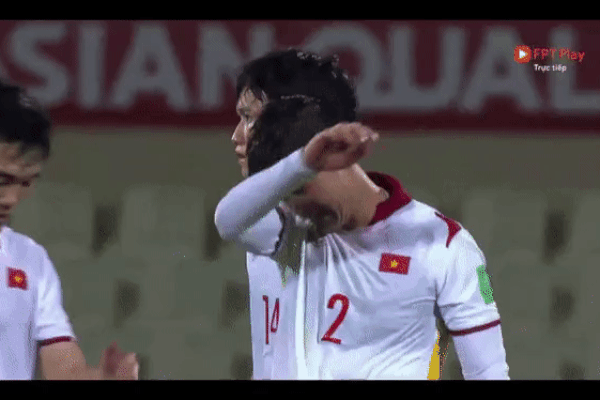 Chứng kiến cầu thủ Việt Nam bật khóc sau thất bại đáng tiếc, báo Trung Quốc buông lời vô cảm: Ồ, cảnh tượng thật hiếm gặp-6