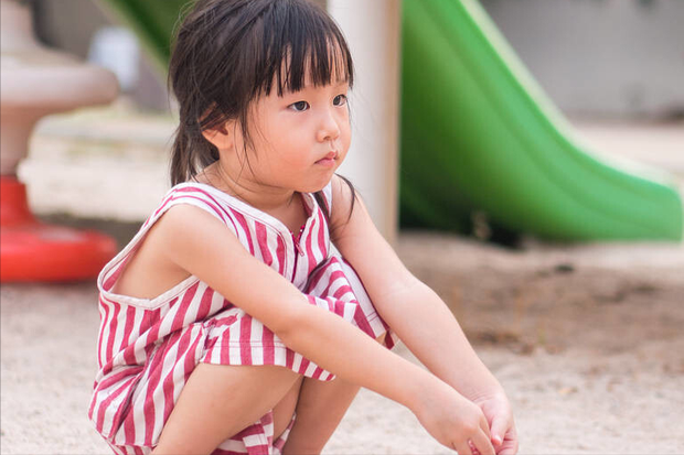 Ảnh chụp bên trong não đứa trẻ 3 tuổi được khen và một đứa hay bị la mắng, đánh đập... khiến cha mẹ giật mình-2