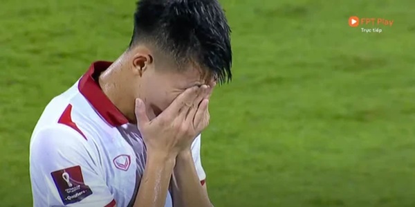 Chứng kiến cầu thủ Việt Nam bật khóc sau thất bại đáng tiếc, báo Trung Quốc buông lời vô cảm: Ồ, cảnh tượng thật hiếm gặp-1