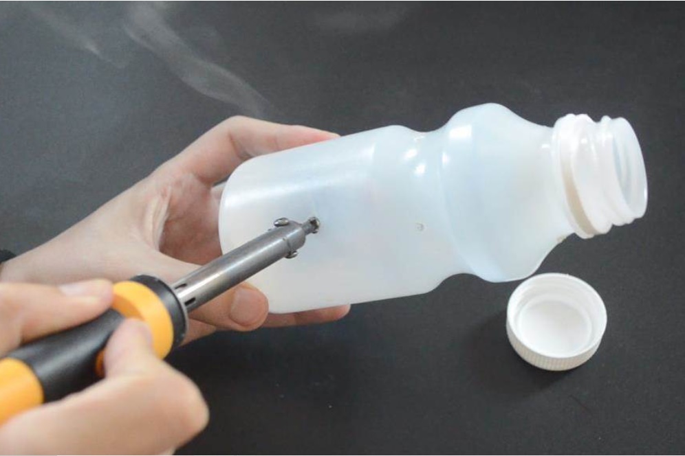 Treo một chai nhựa trong tủ quần áo không ngờ lại giải quyết được vấn đề lớn của mỗi gia đình-5