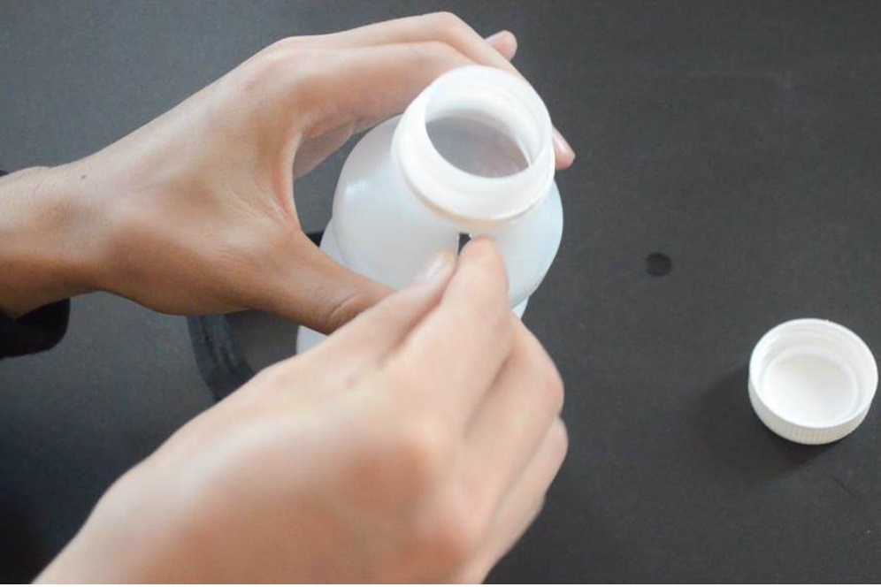 Treo một chai nhựa trong tủ quần áo không ngờ lại giải quyết được vấn đề lớn của mỗi gia đình-7