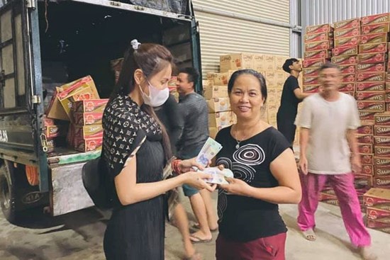 Vụ xác minh hoạt động từ thiện của Thủy Tiên ở Thừa Thiên Huế: 'Họ đi tự phát, không thể xác nhận số tiền'