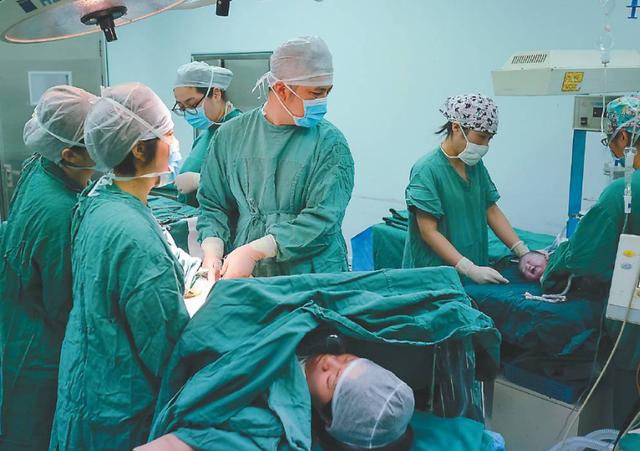 Tại sao bệnh viện lại bố trí bác sĩ nam vào khoa sản, nhỡ thấy chuyện riêng tư của sản phụ thì phải làm sao? Hóa ra sự thật là như thế này-1