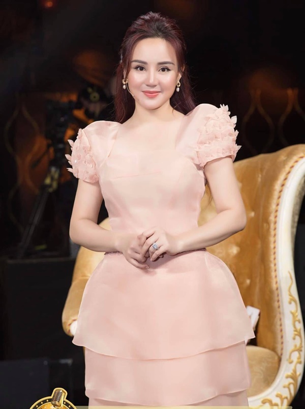 Ngoài Thủy Tiên, công an đang làm rõ đơn tố cáo qua lại liên quan những nghệ sĩ nào?-1