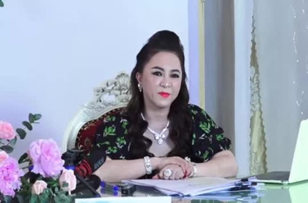 Ngoài Thủy Tiên, công an đang làm rõ đơn tố cáo qua lại liên quan những nghệ sĩ nào?-4