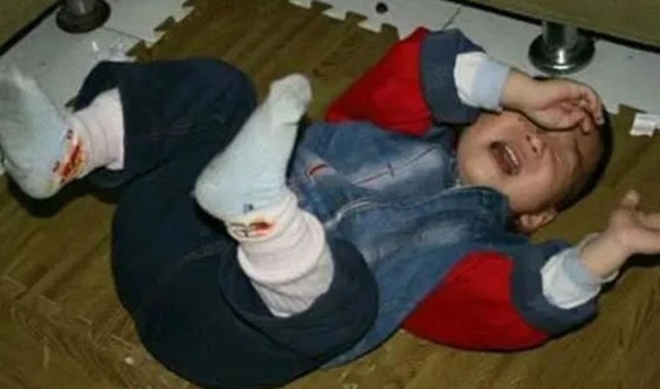 Có một khoảng cách lớn giữa trẻ hay khóc nhè và trẻ không thể khóc, sự thật khiến nhiều phụ huynh day dứt vì cách làm của mình-4